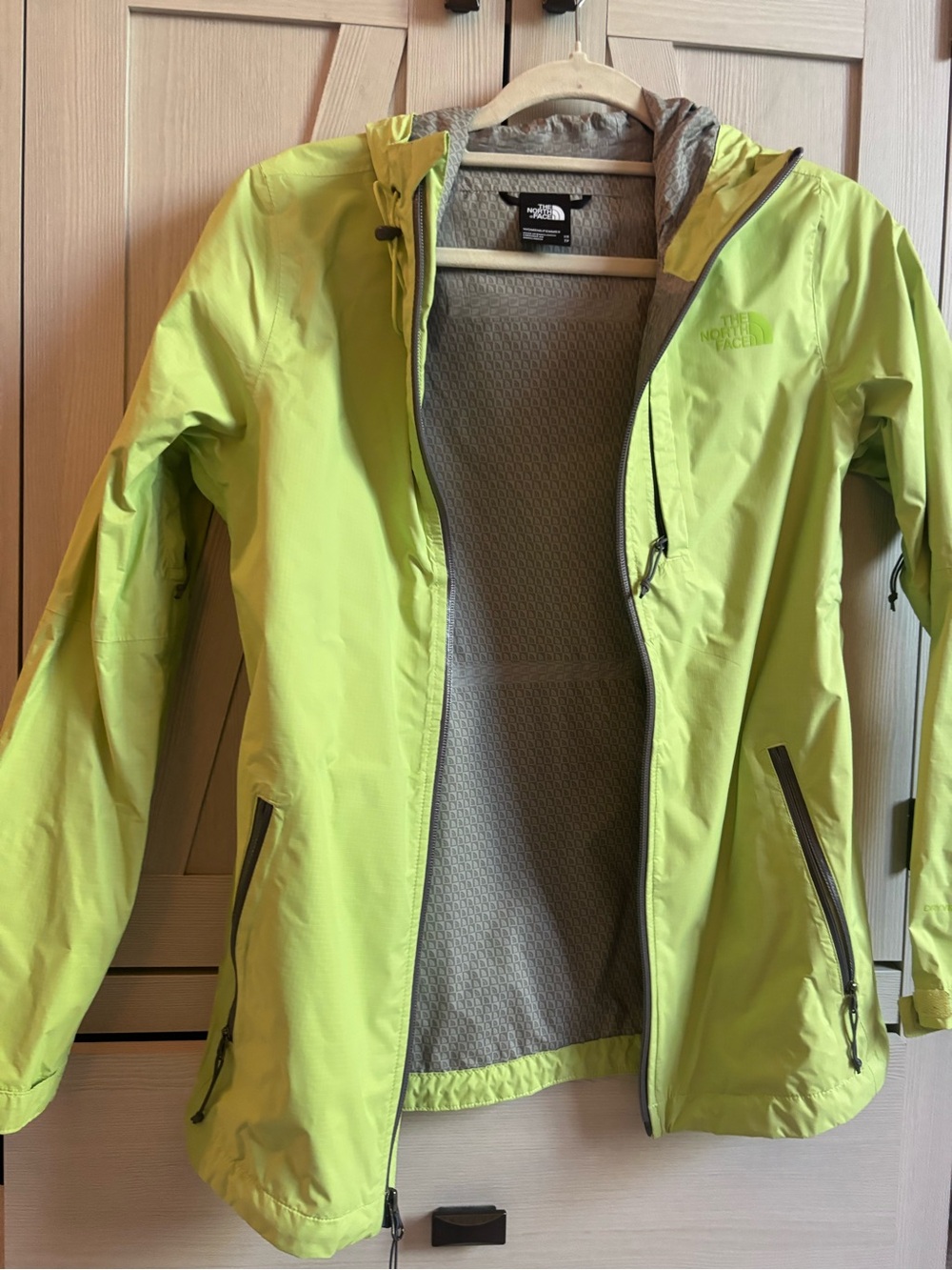 The North Face Lime Green Women's Hooded Jacket - Picture 4 of 14